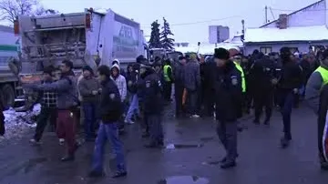 Sute de gunoieri au protestat la Oradea