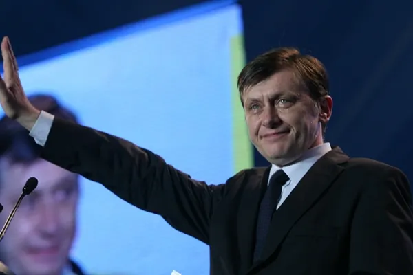 Antonescu: PNL exclude orice participare la un Guvern-marionetă al lui Traian Băsescu