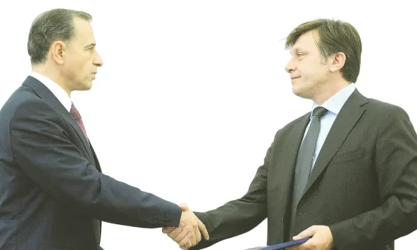Geoană se arată încrezător în alianţa cu PNL şi ar accepta un premier liberal într-un guvern PSD-PNL