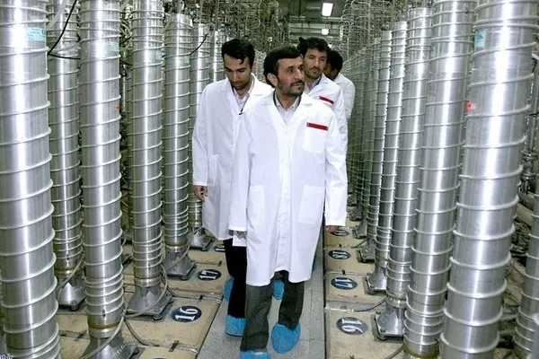 Iranul confirmă construirea a zece uzine şi critică Rusia