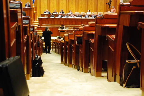 Lista cu miniştrii propuşi şi programul de guvernare a fost depusă la Parlament
