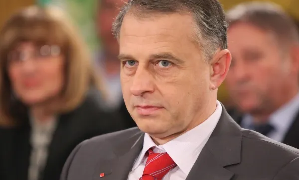 Geoană: Guvernul pe care Boc urmează să îl propună este o enormă greşeală din partea lui Băsescu