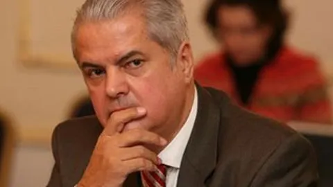 Năstase: Racolarea de parlamentari a vizat micşorarea riscului pentru votul de validare al Guvernului Boc