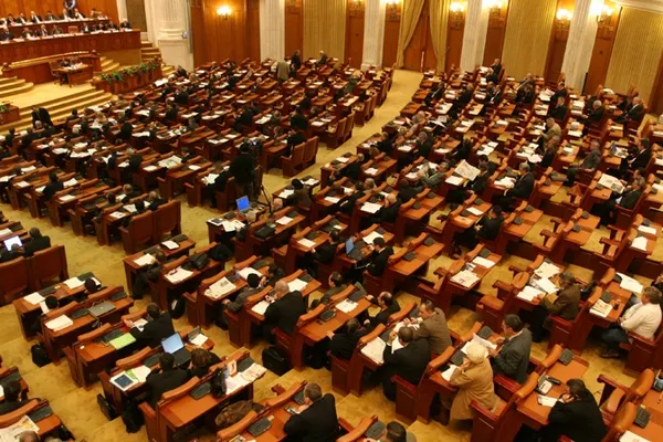 Aritmetica guvernării: Un guvern PD-L-PNL ar putea obţine numărul necesar de voturi în Parlament