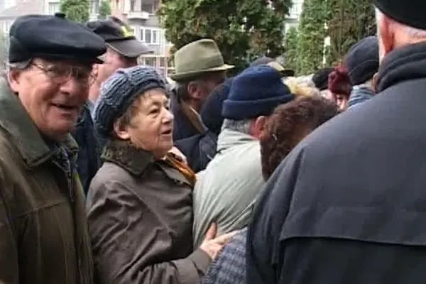 Pensionarii din Deva s-au îmbulzit pentru a prinde un bilet de tratament pe 2010