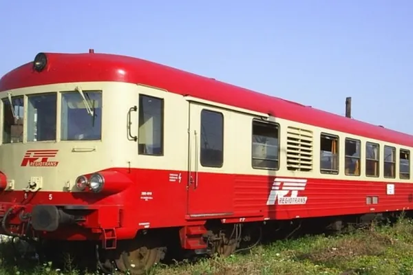 Trafic blocat pe o stradă din Bistriţa în urma unui accident dintre un tren şi un autocamion