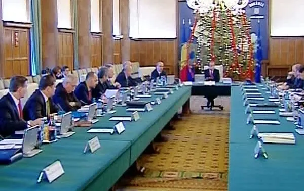 Guvernul a decis reducerea posturilor din învăţământ