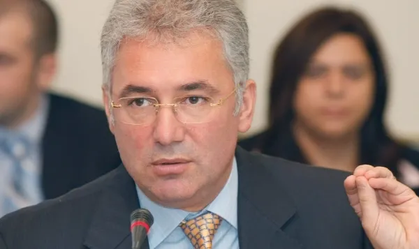 Videanu a primit notă de trecere la Comisii: \"Sper că mâine Guvernul obţine votul de învestitură\"