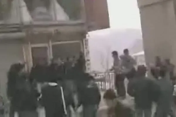 Proteste violente ale kurzilor din Turcia, după interzicerea Partidul Societăţii Democratice