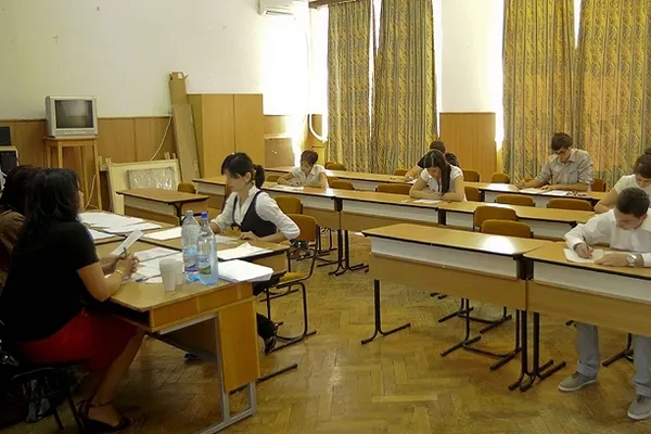 Începe Bacalaureatul! Emoții mari pentru elevii de clasa a 12-a