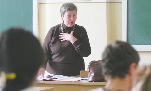 Simularea examenelor naţionale, în februarie şi martie; testele de bacalaureat, şi la clasa a XI-a