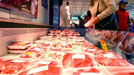 Carnea de porc s-ar putea ieftini ca urmare a importurilor din Ungaria, unde TVA a scăzut la 5%