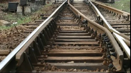 Accident în Brașov: un tren care transporta motorină a intrat într-o dubă