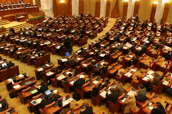 Un politolog oferă soluția SCURTCIRCUIT pentru eliminarea pensiilor speciale. Nimeni n-ar mai putea să o conteste!