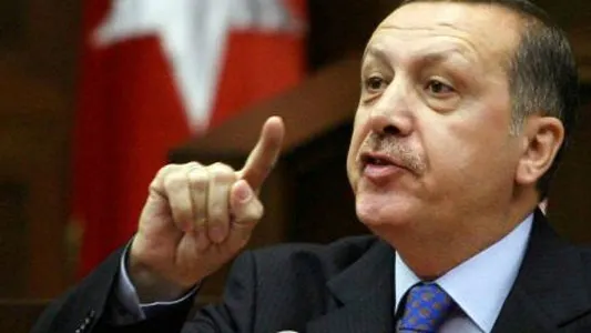 CRIZĂ în TURCIA: Guvernul Erdogan destituie mai mulţi şefi de poliţie