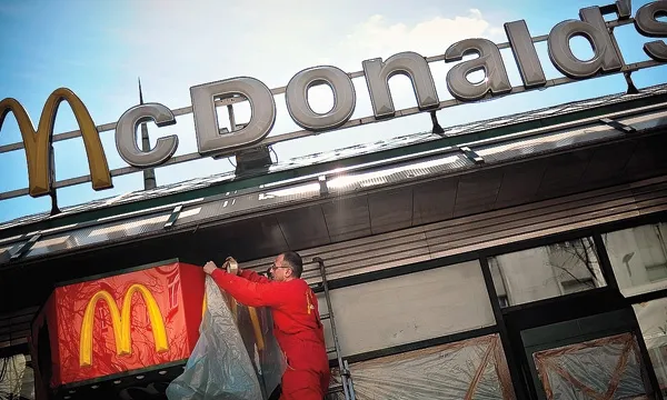 McDonald's închide restaurantele din Crimeea, iar angajaţii pot opta pentru relocarea în Ucraina