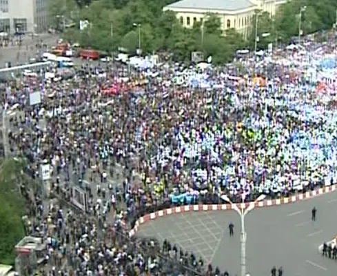 Miting în Piața Victoriei. BNS protestează față de transferul contribuțiilor sociale