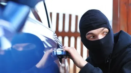 O fată a fost răpită în plină zi, după o urmărire ca în filme. Ce a urmat i-a șocat și pe polițiști