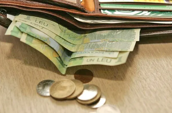 PREŢURILE la alimente au scăzut, serviciile s-au SCUMPIT