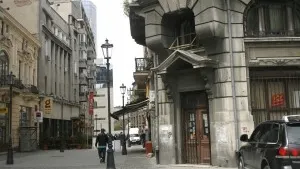 De ce vrea Guvernul Bolojan vrea să modifice legea de restituire a imobilelor naţionalizate