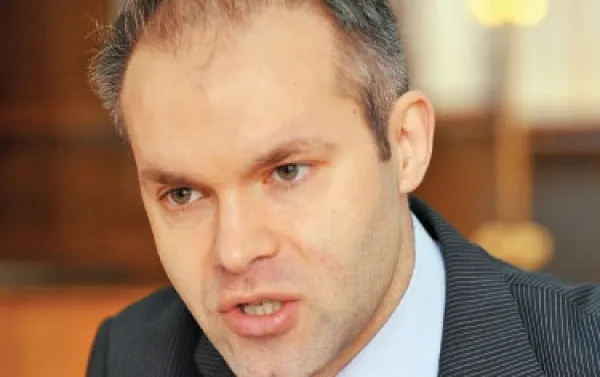 DANIEL FUNERIU: "Au reapărut GRUPURI MAFIOTE în EDUCAŢIE"