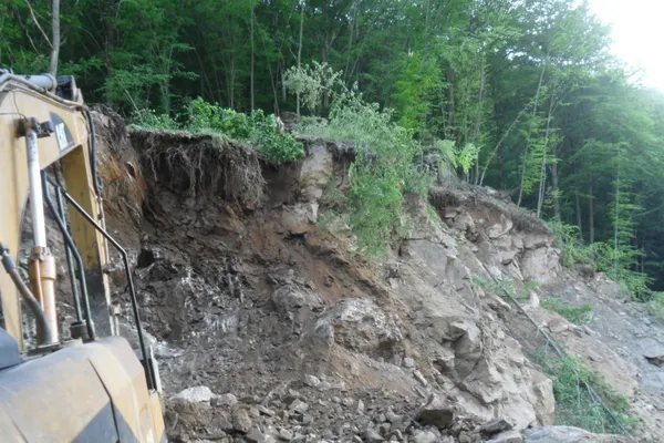 Un muncitor a murit strivit de roata unui autovehicul forestier - Cum s-a produs tragicul accident