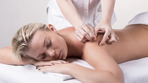 ''NU mai faceţi acupunctură!'' Terapia cu ace nu mai este recomandată