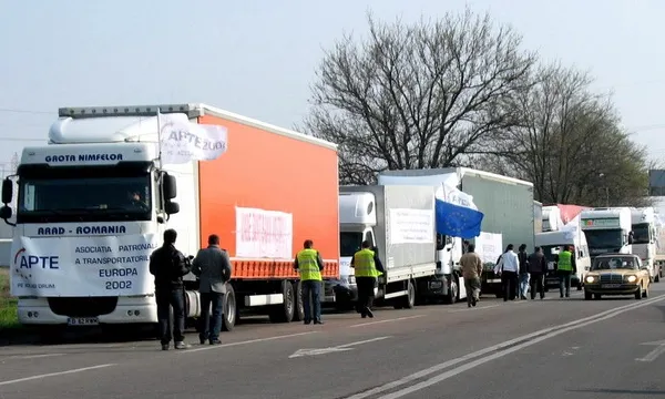 A început protestul anti-RCA. De astăzi, transportatorii merg la relanti și claxonează Guvernul