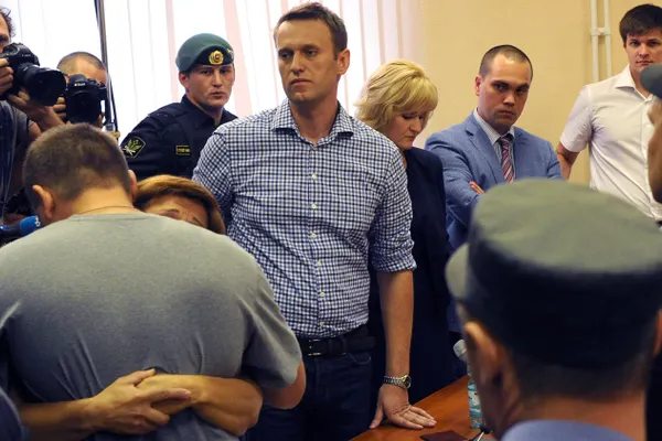 Aleksei Navalnîi, principalul opozant al lui Putin, condamnat la închisoare cu suspendare