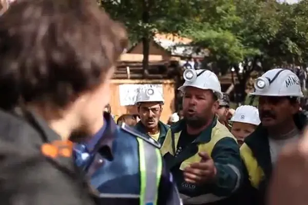 Minerii din Valea Jiului PROTESTEAZĂ la sediul Complexului Energetic. Update