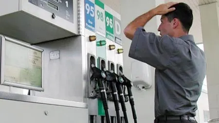 Preţul petrolului, la un MINIM istoric. Motorina în România mai scumpă decât în Germania