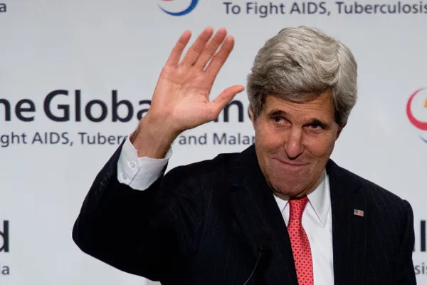 UCRAINA. John Kerry: SUA şi UE sunt alături de poporul ucrainean. Rusia răspunde dur