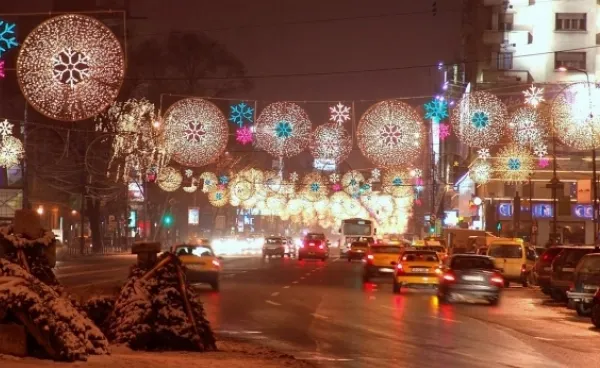5 milioane de lei. Atât vrea să dea Nicușor Dan pe luminițele de Crăciun. Ce străzi vor fi decorate