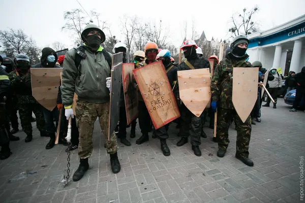 Armata din Ucraina dă asigurări că nu se va implica în conflictul din ţară