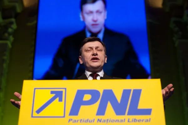Antonescu: Dezavuez declaraţia PSD Constanţa pentru desfiinţarea DNA, presupun că şi PSD central
