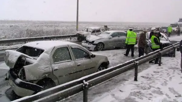 Ajutor neaşteptat pentru cei implicaţi în accidentul în lanţ de pe A2