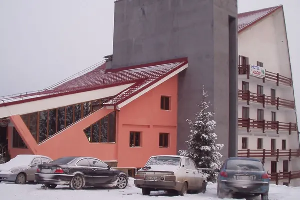 Hotelurile şi restaurantele de la munte pierd peste 1 milion de euro pe zi pentru că nu ninge