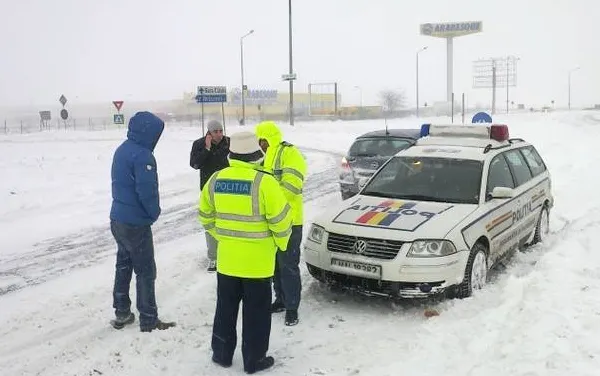 Accident în lanţ pe A2 cu aproximativ 20 de mașini implicate, o persoană fiind încarcerată