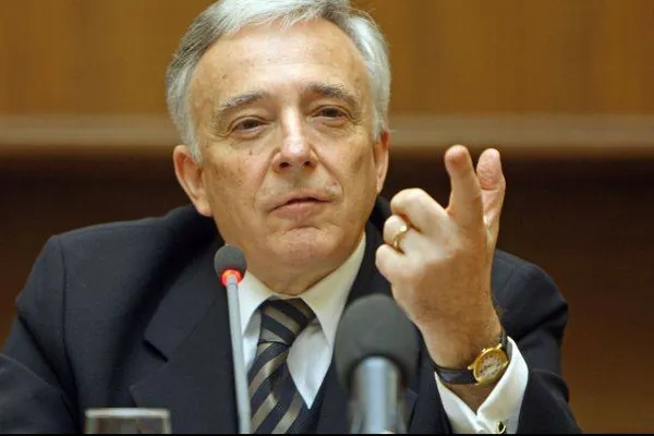 S-a aflat CE SALARIU are Mugur Isărescu, guvernatorul BNR