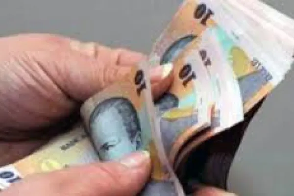 Noi ajutoare pentru români din luna septembrie - Bani pentru mâncare și facturi: cât primesc pensionarii