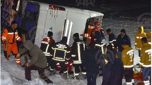 Zeci de morţi în Turcia, într-un accident de autobuz