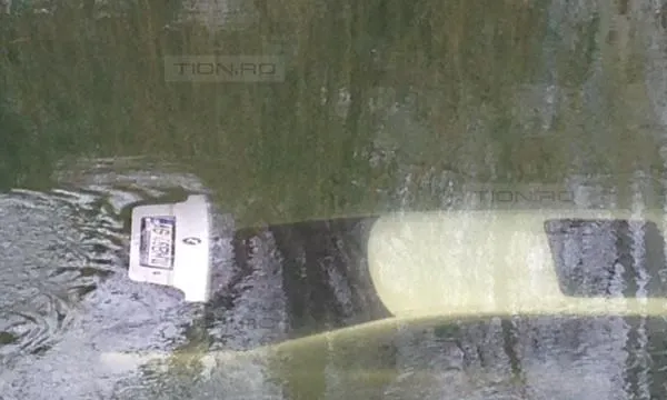 Accident grav în Timişoara. S-au răsturnat cu maşina în râu