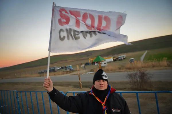 New York Times: Rusia, suspectată de implicare în protestele din România faţă de gazele de şist