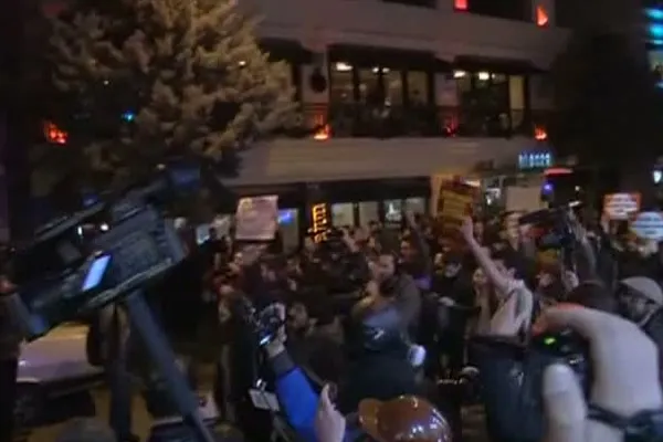 Turcii se BAT pentru internet. Proteste VIOLENTE la Istanbul