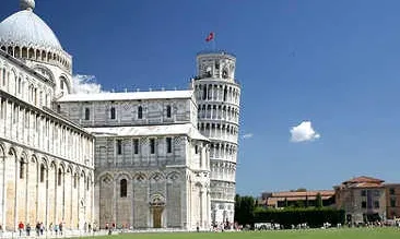 Mafia italiană a plănuit să DETONEZE celebrul turn din Pisa