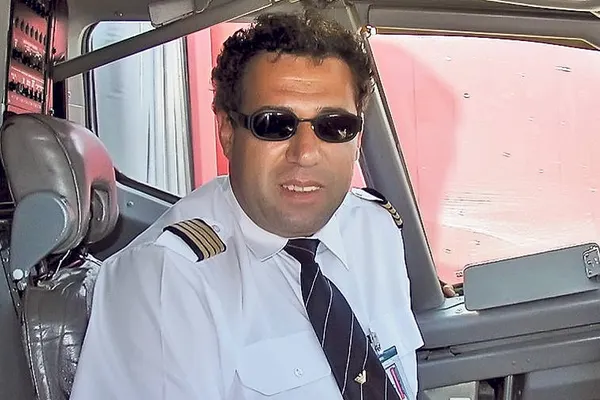 ADRIAN IOVAN A MURIT. Trupul pilotului, scos din avion şi dus la un centru din Câmpeni