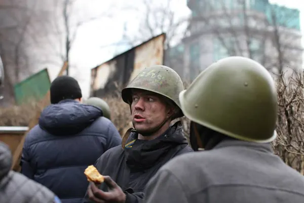 UCRAINA - Poliția ucraineană a trecut de partea manifestanților. Armata nu se implică