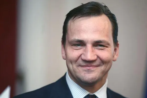 UCRAINA: Ministrul polonez de Externe, în misiune la Kiev. ONU cere anchetă după violenţe