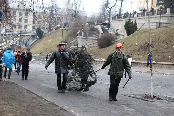 UCRAINA. "Sectorul de Dreapta" se mobilizează pentru a răspunde intervenţiei ruse