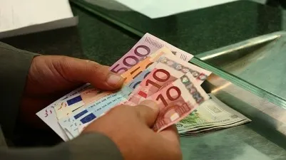 RATE BĂNCI. Cum va funcţiona CREDITUL FISCAL acordat de Guvern celor cu salarii mici